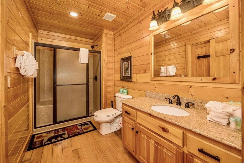 Panorama Mountain View Cabin, Less Than 10 Miles From Gatlinburg And Dollywood, Dog Friendly, 6 Bedrooms Sleeps 17, Fire Pit, Hottub, Washer Dryer, Fully Loaded Kitchen, Gameroom With A Tv, Pool Table, Arcade, Air Hockey, And Foosball Sevierville Kültér fotó