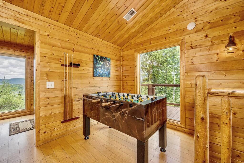 Panorama Mountain View Cabin, Less Than 10 Miles From Gatlinburg And Dollywood, Dog Friendly, 6 Bedrooms Sleeps 17, Fire Pit, Hottub, Washer Dryer, Fully Loaded Kitchen, Gameroom With A Tv, Pool Table, Arcade, Air Hockey, And Foosball Sevierville Kültér fotó