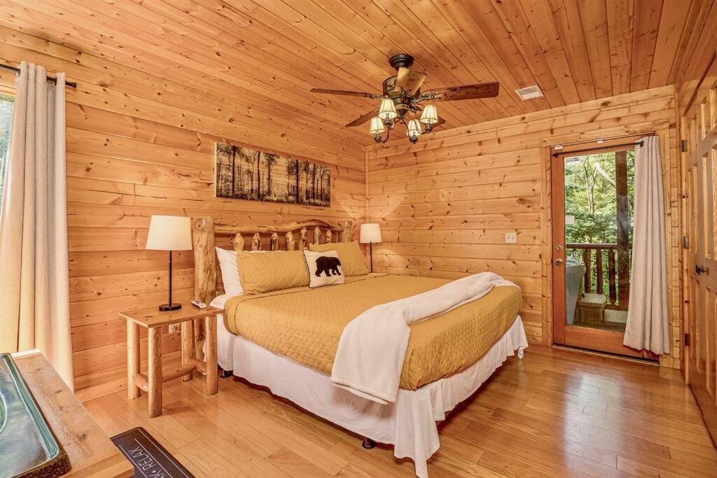 Panorama Mountain View Cabin, Less Than 10 Miles From Gatlinburg And Dollywood, Dog Friendly, 6 Bedrooms Sleeps 17, Fire Pit, Hottub, Washer Dryer, Fully Loaded Kitchen, Gameroom With A Tv, Pool Table, Arcade, Air Hockey, And Foosball Sevierville Kültér fotó