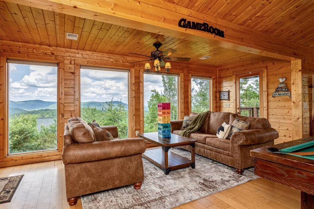 Panorama Mountain View Cabin, Less Than 10 Miles From Gatlinburg And Dollywood, Dog Friendly, 6 Bedrooms Sleeps 17, Fire Pit, Hottub, Washer Dryer, Fully Loaded Kitchen, Gameroom With A Tv, Pool Table, Arcade, Air Hockey, And Foosball Sevierville Kültér fotó