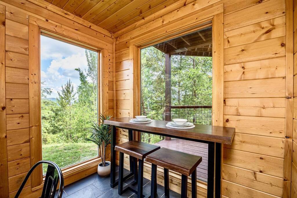 Panorama Mountain View Cabin, Less Than 10 Miles From Gatlinburg And Dollywood, Dog Friendly, 6 Bedrooms Sleeps 17, Fire Pit, Hottub, Washer Dryer, Fully Loaded Kitchen, Gameroom With A Tv, Pool Table, Arcade, Air Hockey, And Foosball Sevierville Kültér fotó