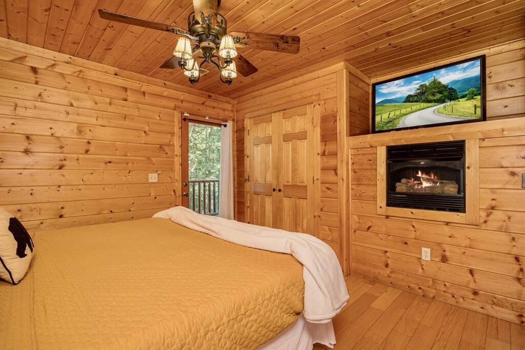 Panorama Mountain View Cabin, Less Than 10 Miles From Gatlinburg And Dollywood, Dog Friendly, 6 Bedrooms Sleeps 17, Fire Pit, Hottub, Washer Dryer, Fully Loaded Kitchen, Gameroom With A Tv, Pool Table, Arcade, Air Hockey, And Foosball Sevierville Kültér fotó