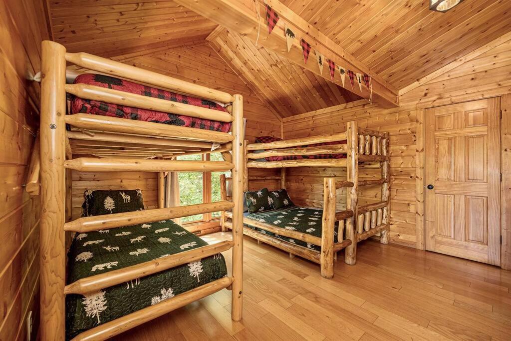 Panorama Mountain View Cabin, Less Than 10 Miles From Gatlinburg And Dollywood, Dog Friendly, 6 Bedrooms Sleeps 17, Fire Pit, Hottub, Washer Dryer, Fully Loaded Kitchen, Gameroom With A Tv, Pool Table, Arcade, Air Hockey, And Foosball Sevierville Kültér fotó