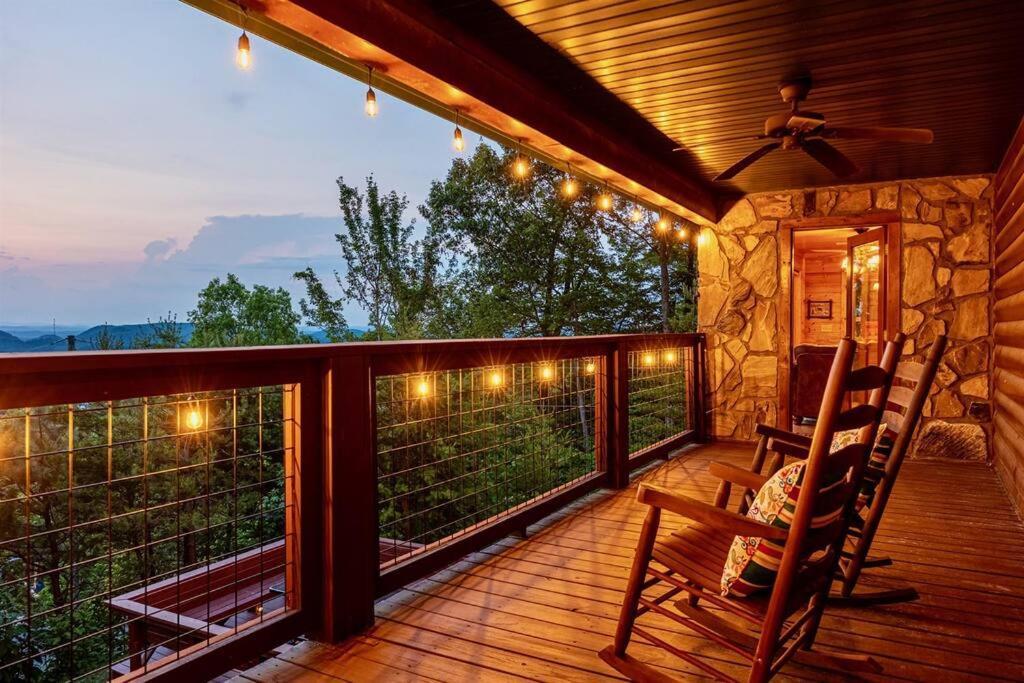 Panorama Mountain View Cabin, Less Than 10 Miles From Gatlinburg And Dollywood, Dog Friendly, 6 Bedrooms Sleeps 17, Fire Pit, Hottub, Washer Dryer, Fully Loaded Kitchen, Gameroom With A Tv, Pool Table, Arcade, Air Hockey, And Foosball Sevierville Kültér fotó